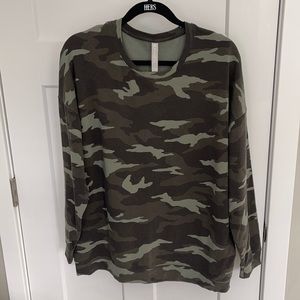 Athleta camo crewneck pullover. EUC. Large.